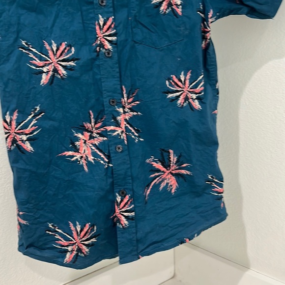 RIP CURL Boys surf shirt, Button-Down, Worn ONE Time, looks BRAND NEW!! - Picture 6 of 9
